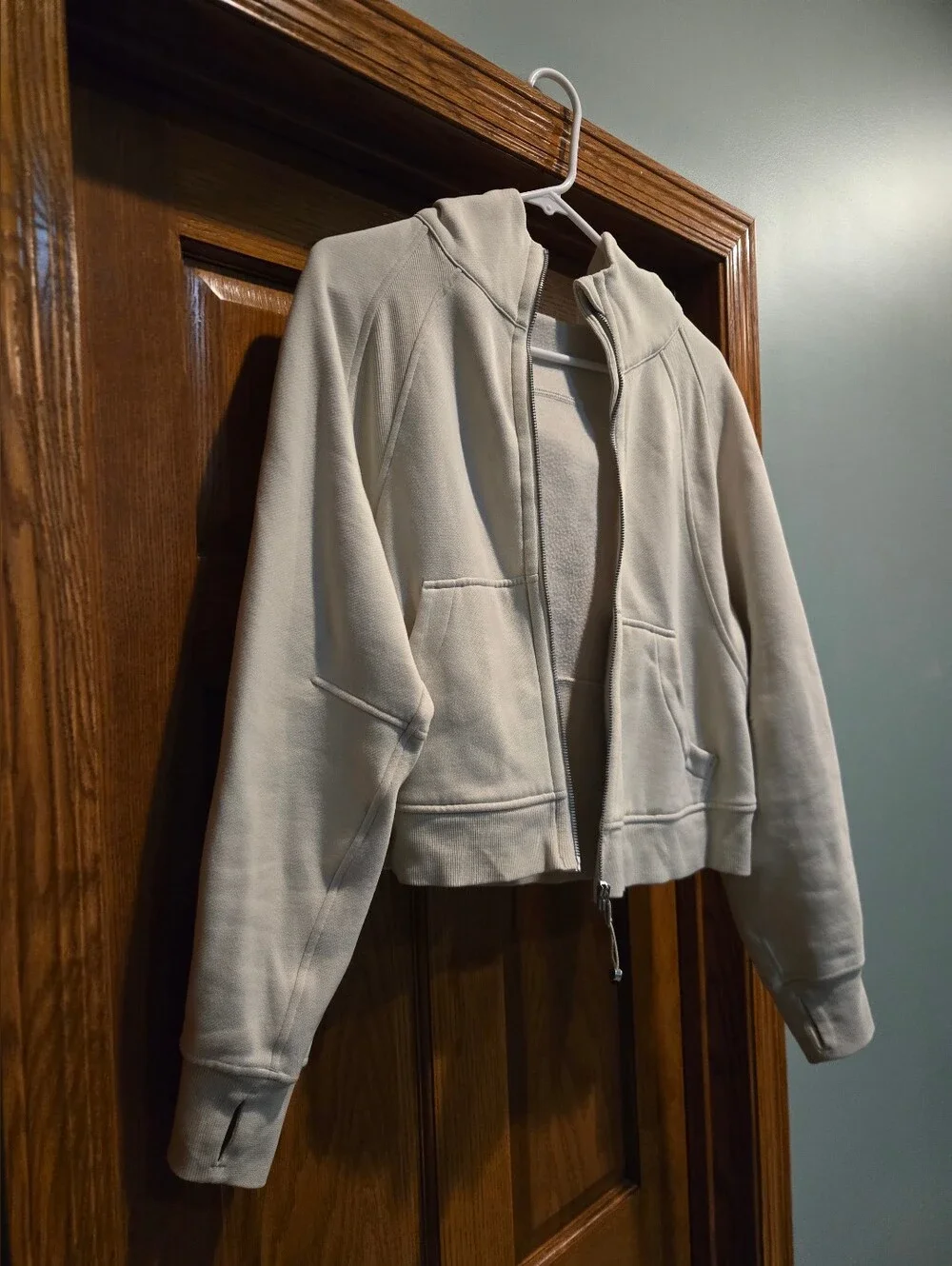 Lululemon athletica, Scuba, Light Cream Zip Hoodie